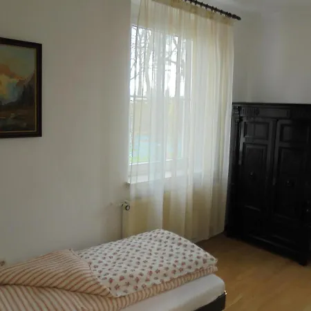 Apartmenthaus Am Schlosspark Vendégház Schkopau