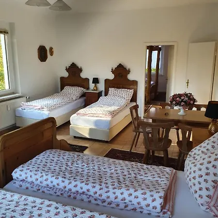 Apartmenthaus Am Schlosspark * Schkopau