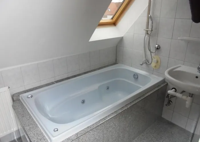 Πανσιόν Apartmenthaus Am Schlosspark Schkopau