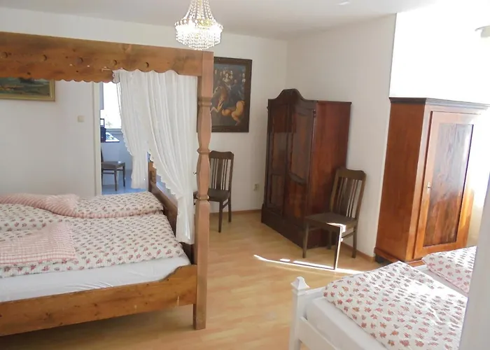 Apartmenthaus Am Schlosspark 3*